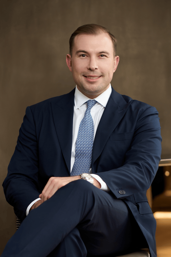 Alex Isidro image (1)-png