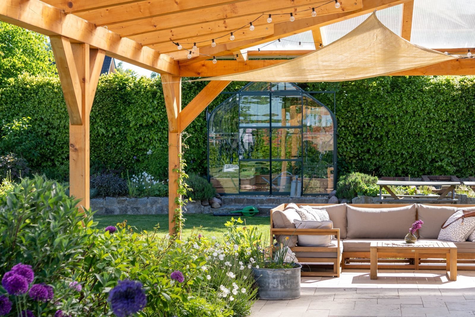 How to Create a Luxury Garden