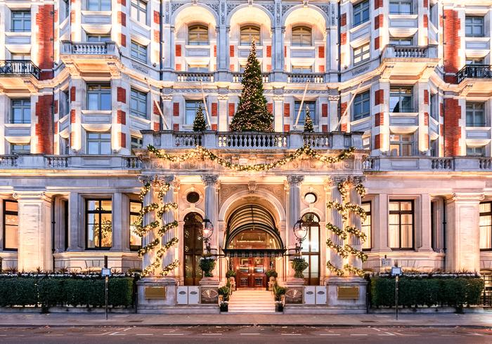 Mandarin Oriental Hyde Park, London - Entrance (1).jpg Mandarin Oriental at Christmas - Best Christmas Hotels 