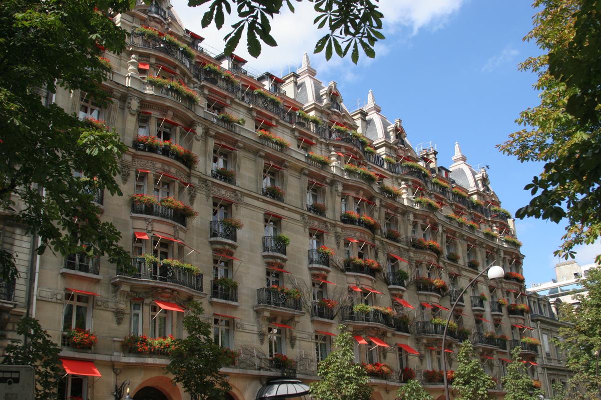 Paris_75008_Avenue_Montaigne_23_HÃ´tel_Plaza-AthÃ©nÃ©e_20130810_facade.jpg most expensive hotel in the world