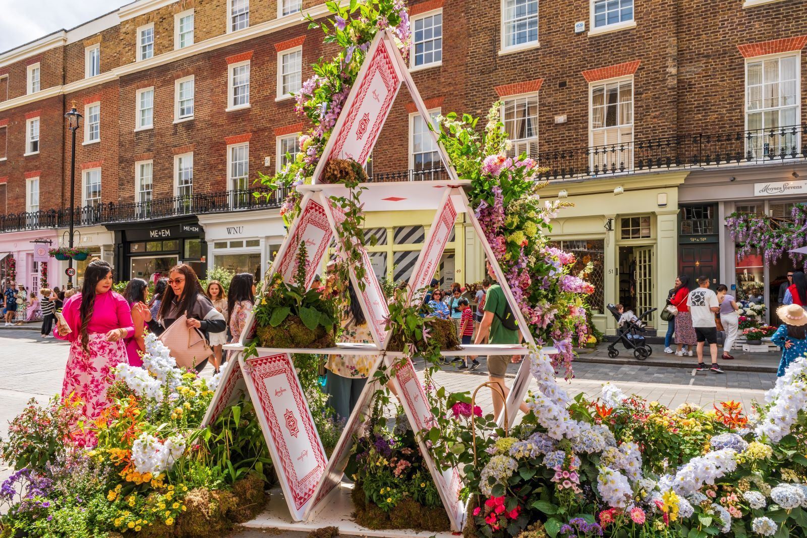 Belgravia In Bloom: Spring Flowers in West London