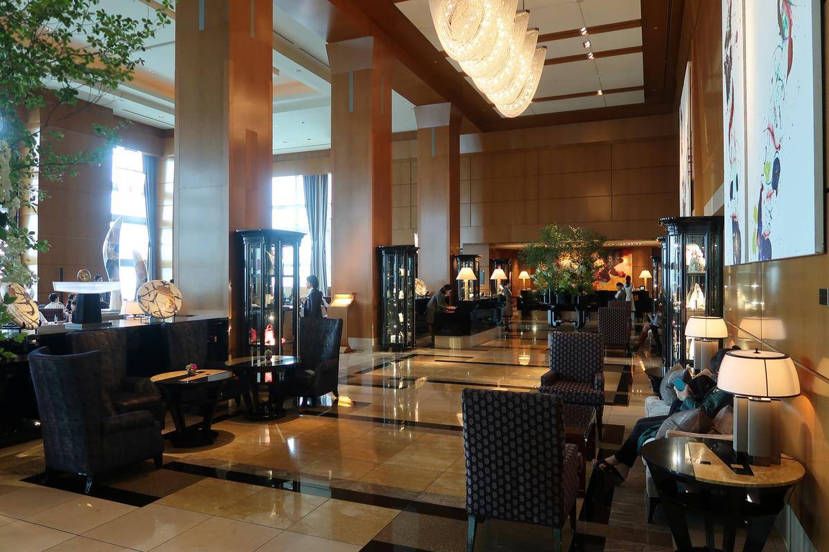 The_Ritz-Carlton_Tokyo_Lobby.jpg most expensive hotel in the world