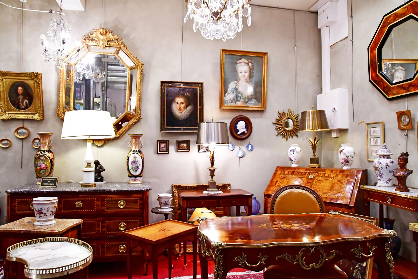 The Best Antique Dealers in Mayfair to source Rare and Curious pieces