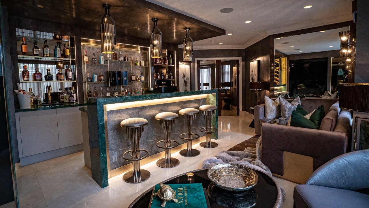 Luxury Home Bar Guide - Entertaining Guests in Style