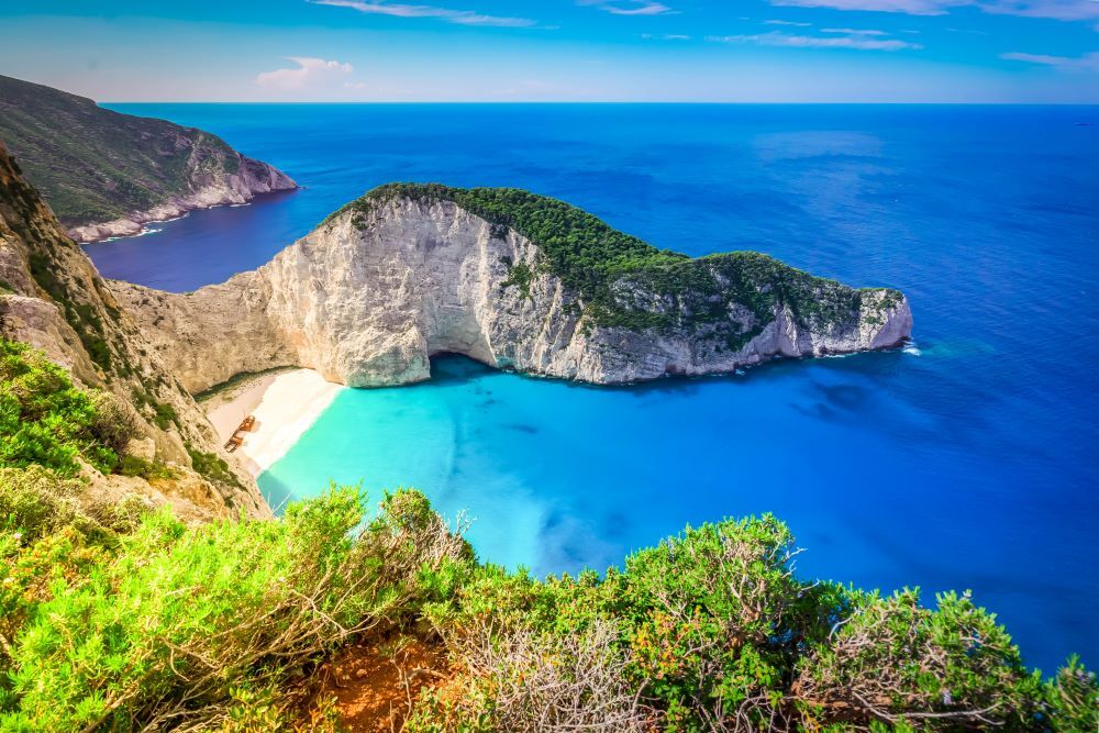 The Best 5 Beaches in Greece - Golden sands and Hidden coves