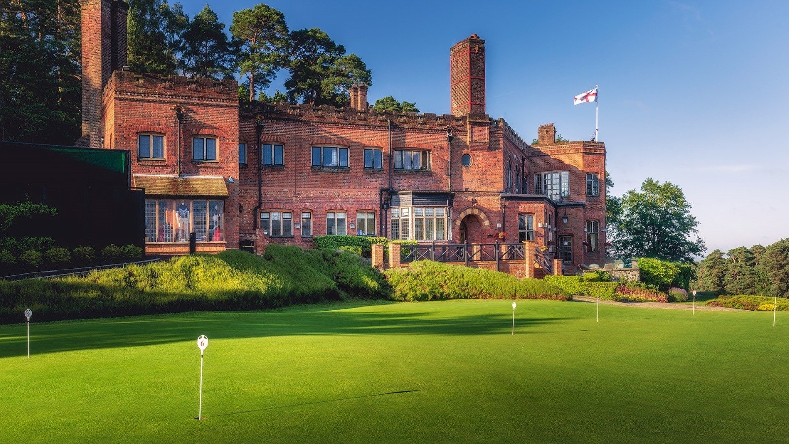 The best golf courses in Surrey