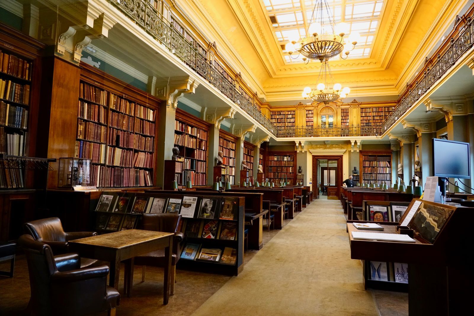 Between the Lines of London: Exploring the Best Reading Spots in the City